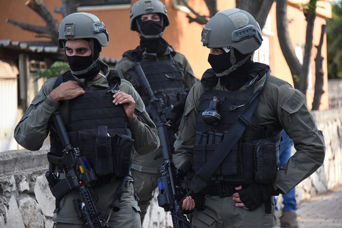 Arrestato senza accuse, liberato senza spiegazioni